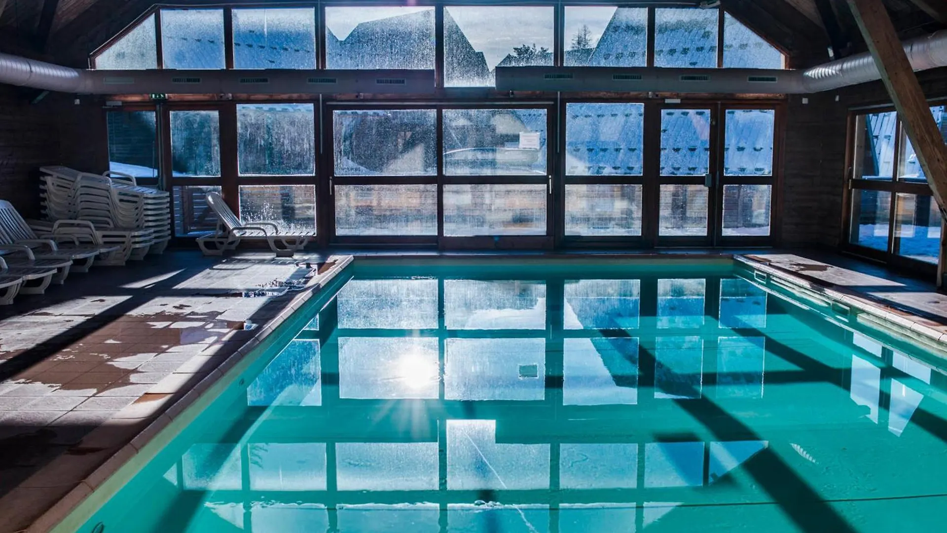 Chalet Duplex 3 Pieces Pour 7 Pers. Avec Terrasse Et Parking Gratuit - Fr-1-504-79 Le Devoluy 0*,  France